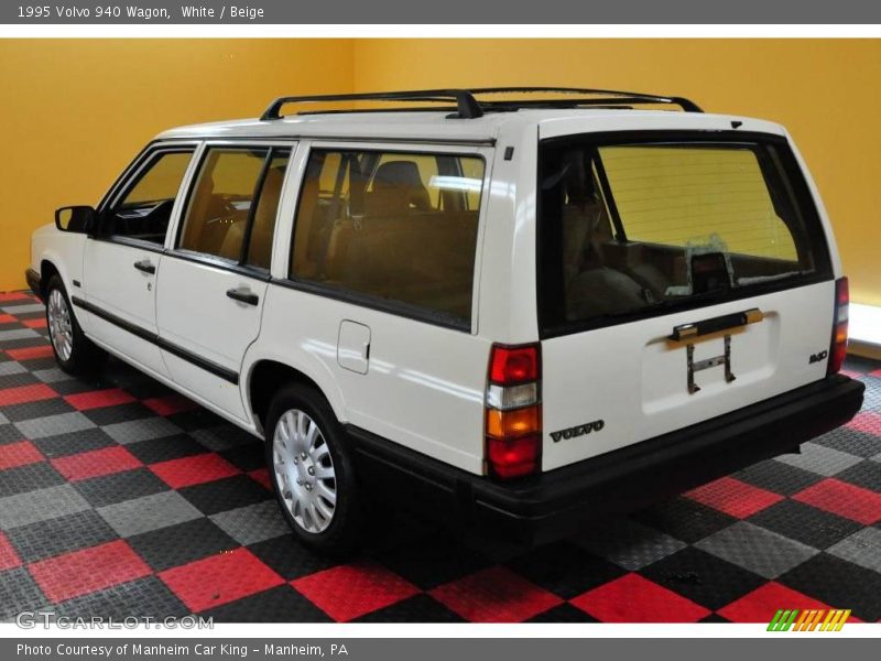 White / Beige 1995 Volvo 940 Wagon
