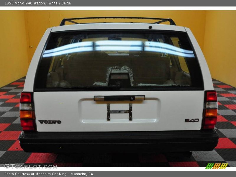 White / Beige 1995 Volvo 940 Wagon