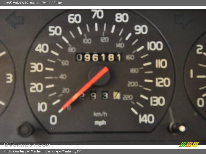 White / Beige 1995 Volvo 940 Wagon