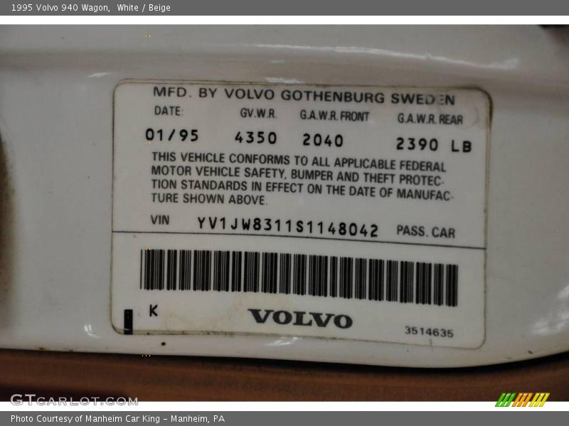 White / Beige 1995 Volvo 940 Wagon