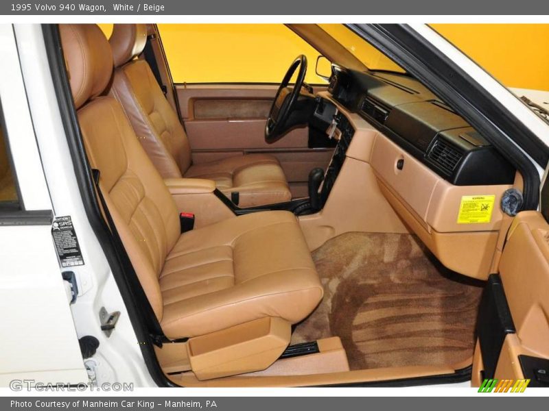 White / Beige 1995 Volvo 940 Wagon