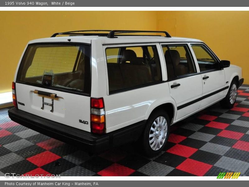 White / Beige 1995 Volvo 940 Wagon