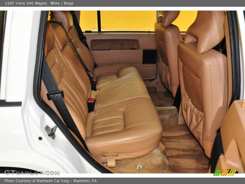 White / Beige 1995 Volvo 940 Wagon