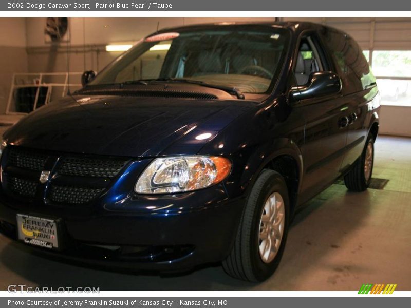 Patriot Blue Pearl / Taupe 2002 Dodge Caravan Sport