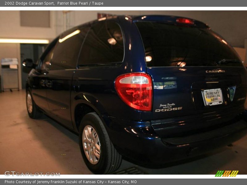 Patriot Blue Pearl / Taupe 2002 Dodge Caravan Sport