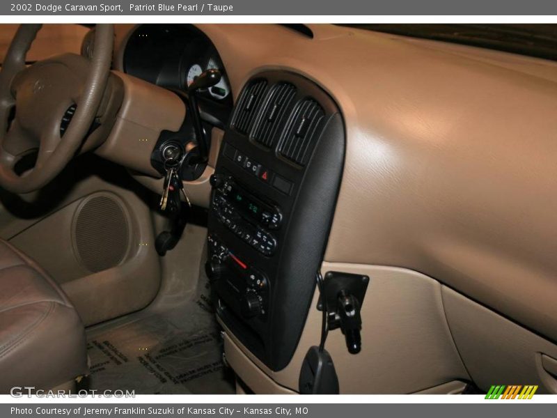 Patriot Blue Pearl / Taupe 2002 Dodge Caravan Sport