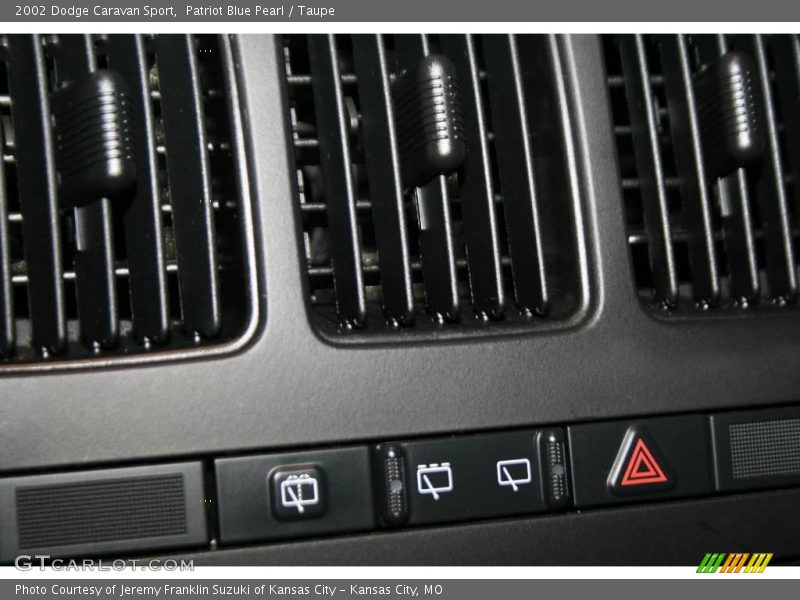 Patriot Blue Pearl / Taupe 2002 Dodge Caravan Sport