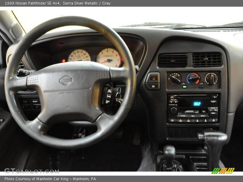 Sierra Silver Metallic / Gray 1999 Nissan Pathfinder SE 4x4