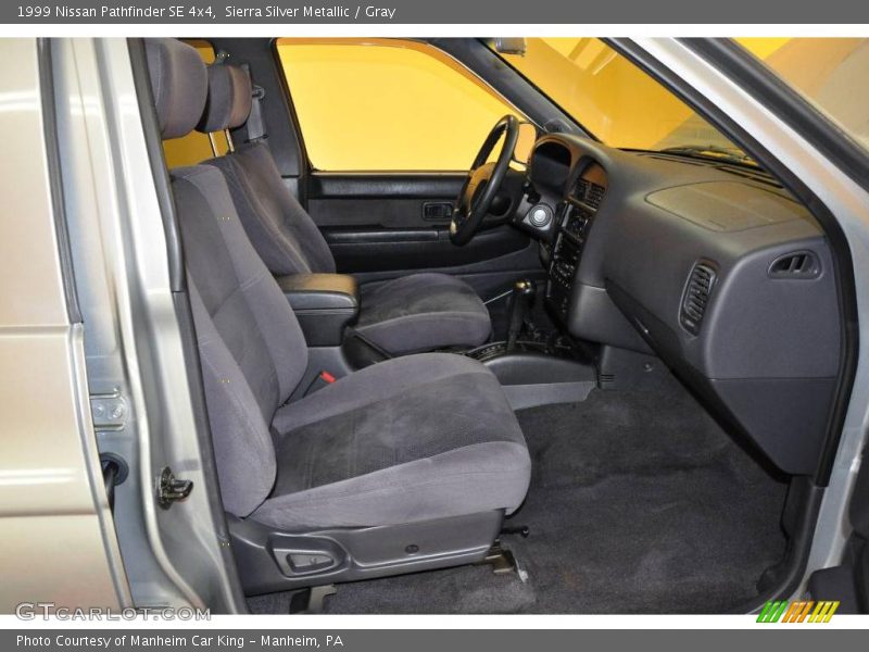 Sierra Silver Metallic / Gray 1999 Nissan Pathfinder SE 4x4