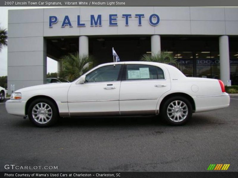 Vibrant White / Medium Light Stone 2007 Lincoln Town Car Signature