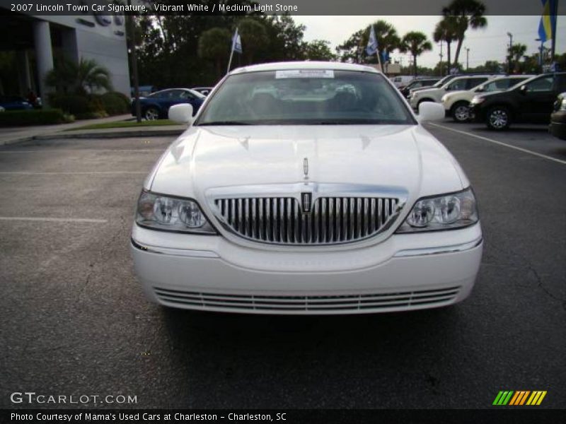 Vibrant White / Medium Light Stone 2007 Lincoln Town Car Signature