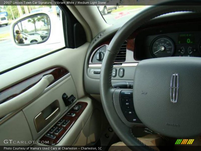 Vibrant White / Medium Light Stone 2007 Lincoln Town Car Signature