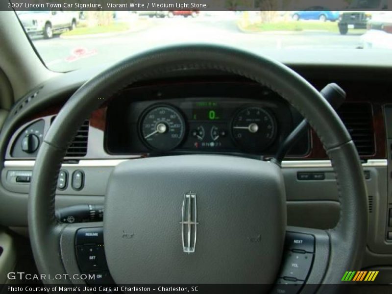 Vibrant White / Medium Light Stone 2007 Lincoln Town Car Signature