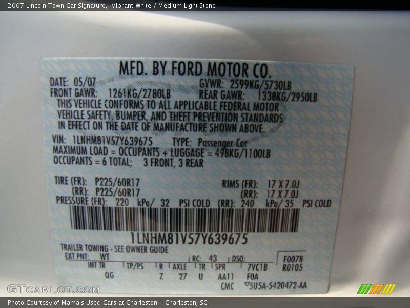 Vibrant White / Medium Light Stone 2007 Lincoln Town Car Signature