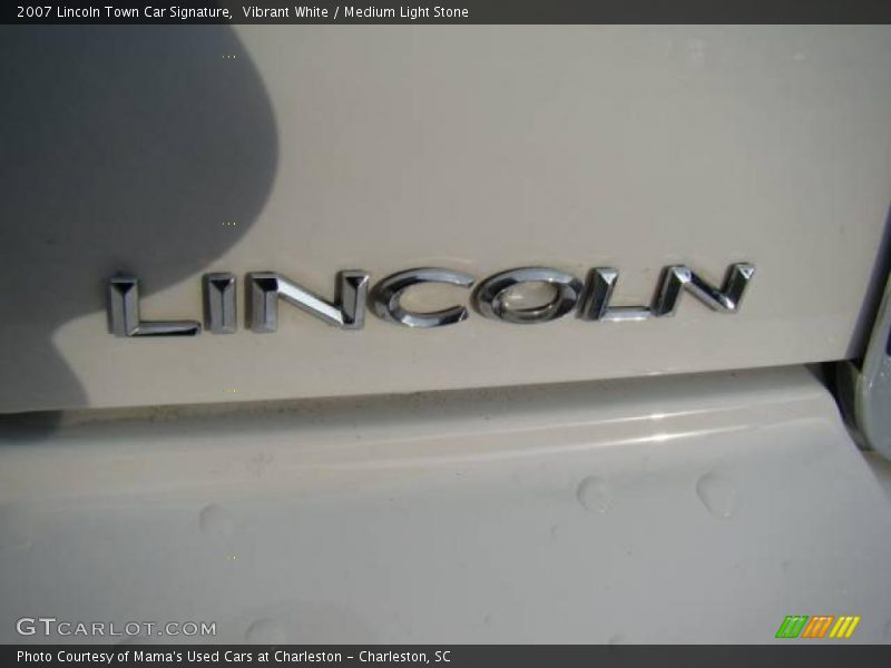 Vibrant White / Medium Light Stone 2007 Lincoln Town Car Signature