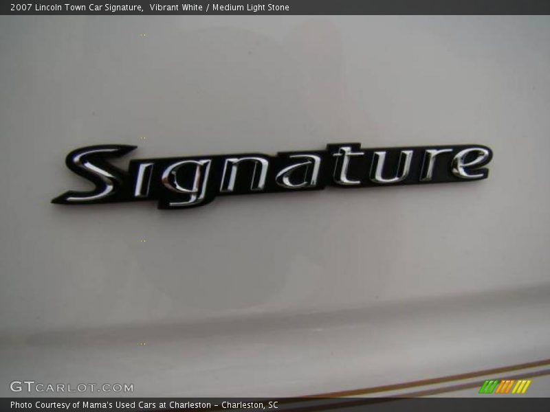 Vibrant White / Medium Light Stone 2007 Lincoln Town Car Signature