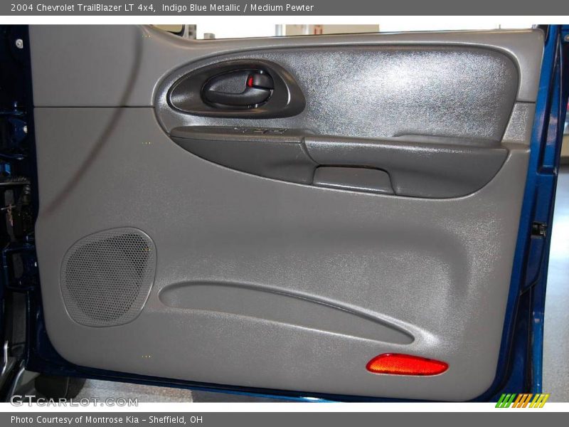 Indigo Blue Metallic / Medium Pewter 2004 Chevrolet TrailBlazer LT 4x4