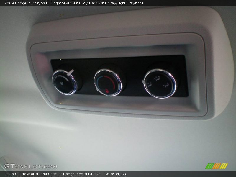 Bright Silver Metallic / Dark Slate Gray/Light Graystone 2009 Dodge Journey SXT