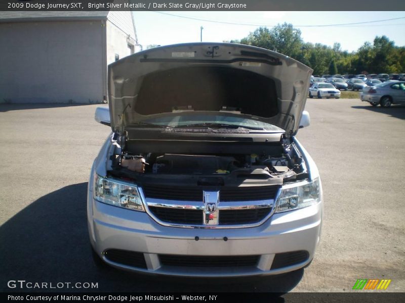 Bright Silver Metallic / Dark Slate Gray/Light Graystone 2009 Dodge Journey SXT