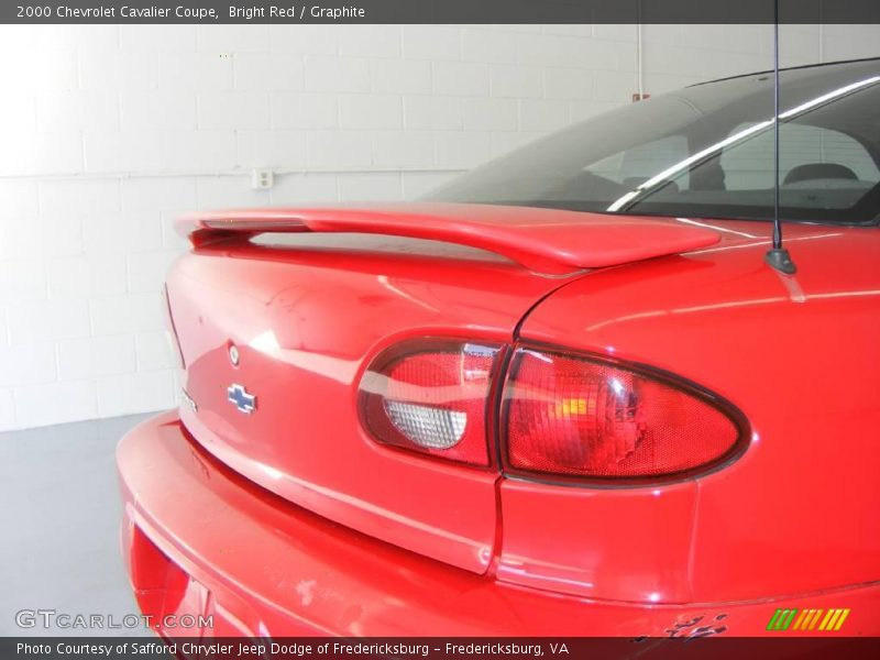 Bright Red / Graphite 2000 Chevrolet Cavalier Coupe