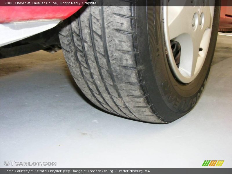 Bright Red / Graphite 2000 Chevrolet Cavalier Coupe
