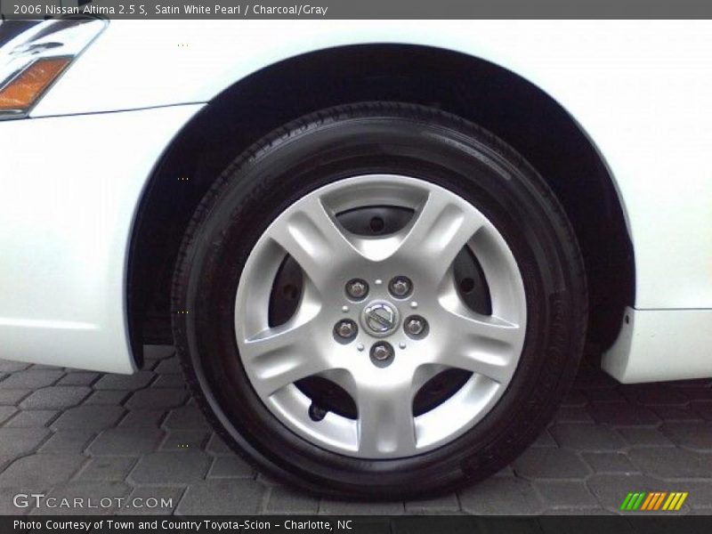 Satin White Pearl / Charcoal/Gray 2006 Nissan Altima 2.5 S