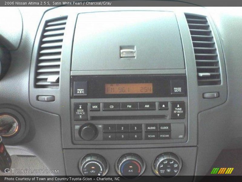 Satin White Pearl / Charcoal/Gray 2006 Nissan Altima 2.5 S