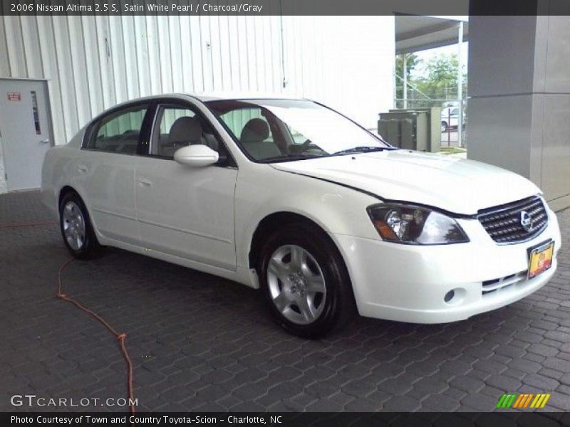 Satin White Pearl / Charcoal/Gray 2006 Nissan Altima 2.5 S