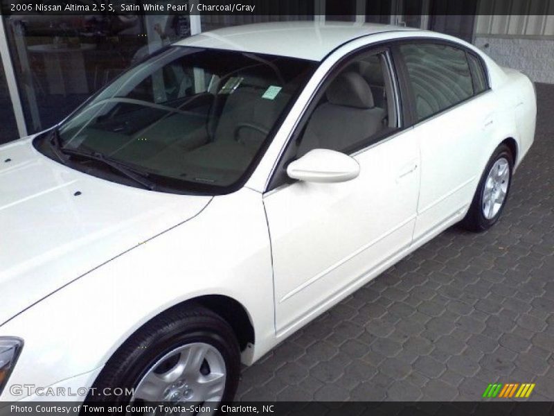 Satin White Pearl / Charcoal/Gray 2006 Nissan Altima 2.5 S