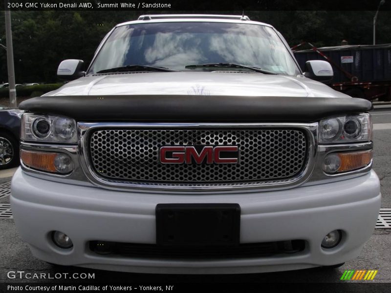 Summit White / Sandstone 2004 GMC Yukon Denali AWD