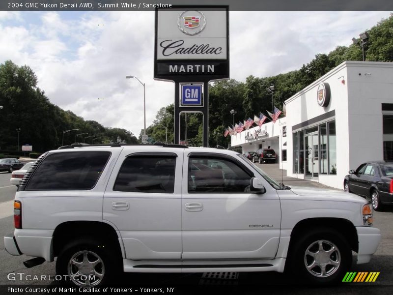 Summit White / Sandstone 2004 GMC Yukon Denali AWD