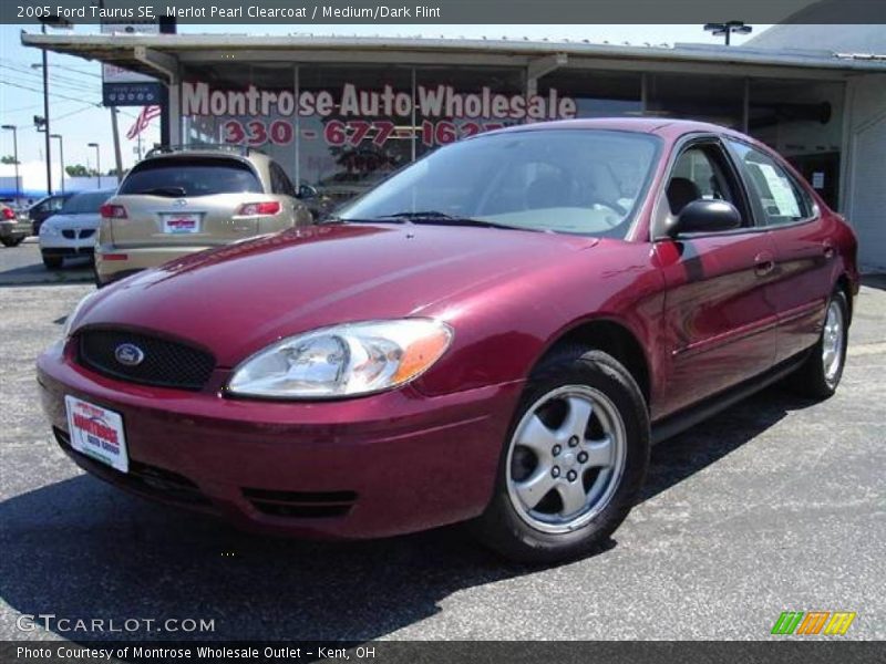 Merlot Pearl Clearcoat / Medium/Dark Flint 2005 Ford Taurus SE