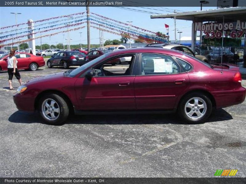 Merlot Pearl Clearcoat / Medium/Dark Flint 2005 Ford Taurus SE