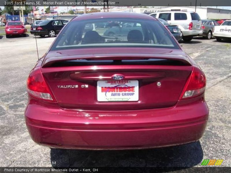 Merlot Pearl Clearcoat / Medium/Dark Flint 2005 Ford Taurus SE