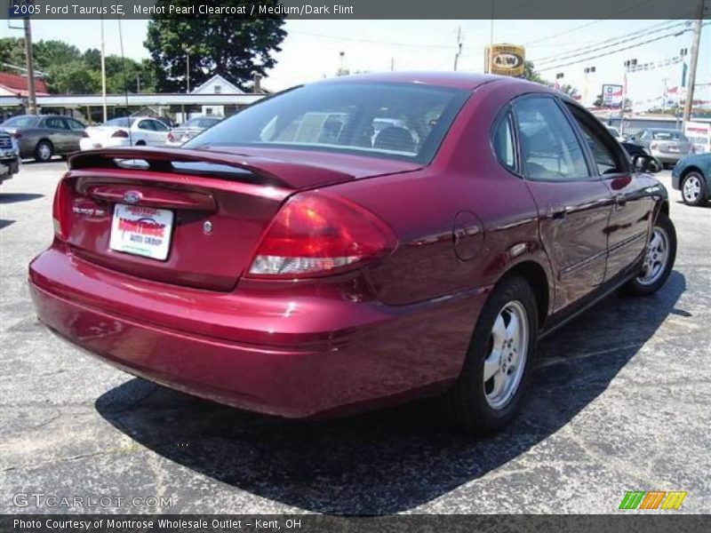 Merlot Pearl Clearcoat / Medium/Dark Flint 2005 Ford Taurus SE