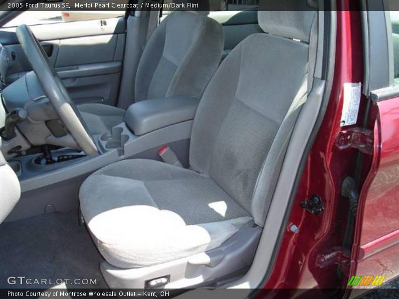 Merlot Pearl Clearcoat / Medium/Dark Flint 2005 Ford Taurus SE