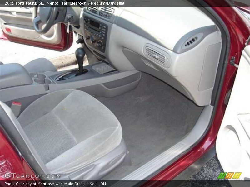 Merlot Pearl Clearcoat / Medium/Dark Flint 2005 Ford Taurus SE