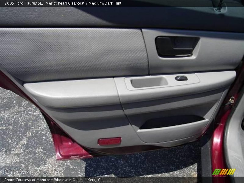 Merlot Pearl Clearcoat / Medium/Dark Flint 2005 Ford Taurus SE