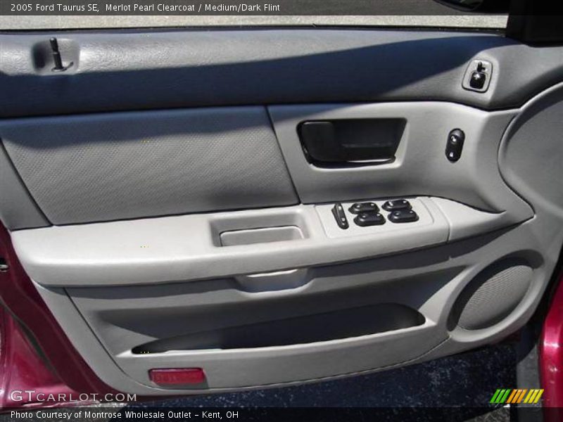 Merlot Pearl Clearcoat / Medium/Dark Flint 2005 Ford Taurus SE