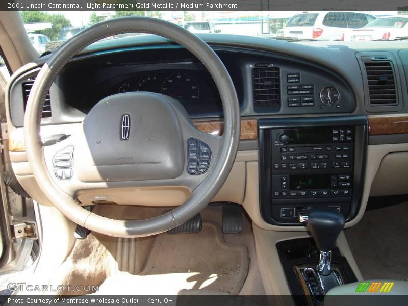 Light Parchment Gold Metallic / Medium Parchment 2001 Lincoln Continental