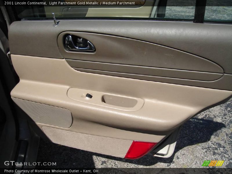 Light Parchment Gold Metallic / Medium Parchment 2001 Lincoln Continental