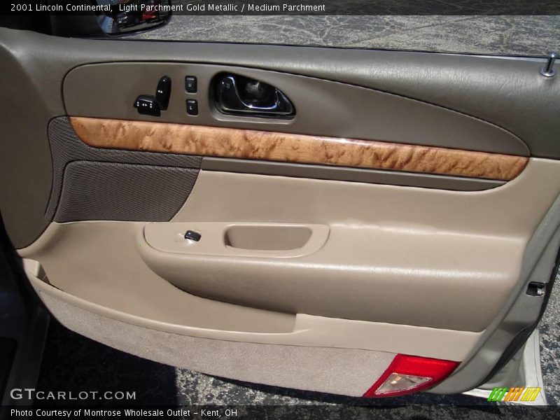 Light Parchment Gold Metallic / Medium Parchment 2001 Lincoln Continental