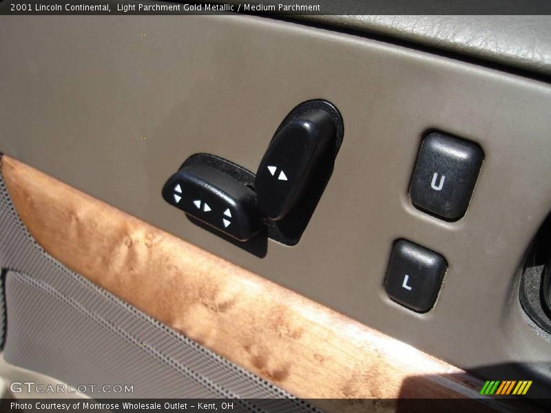 Light Parchment Gold Metallic / Medium Parchment 2001 Lincoln Continental