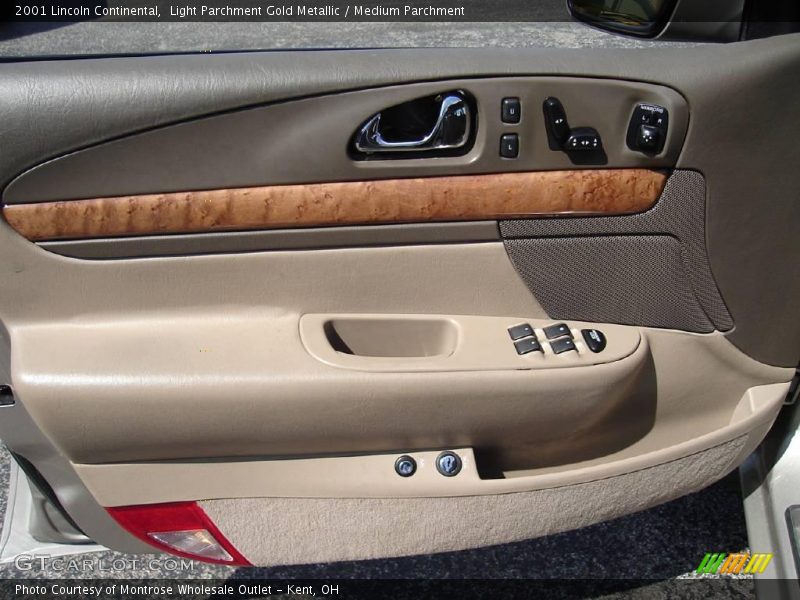 Light Parchment Gold Metallic / Medium Parchment 2001 Lincoln Continental