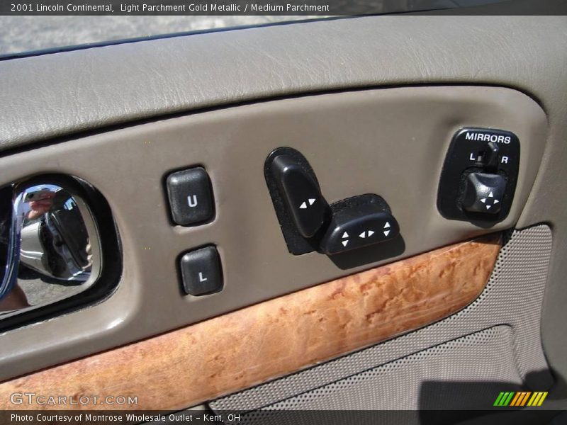 Light Parchment Gold Metallic / Medium Parchment 2001 Lincoln Continental