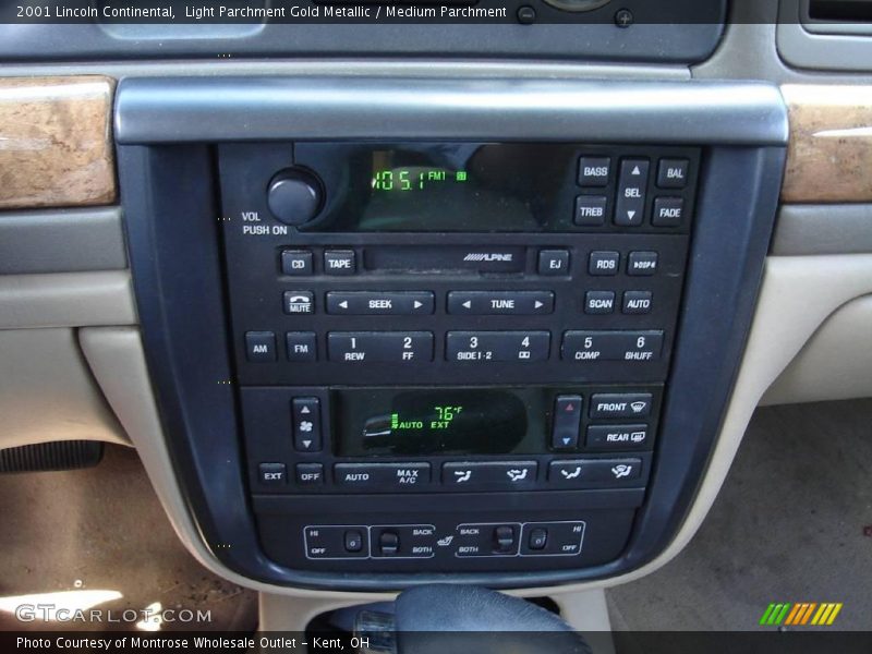 Light Parchment Gold Metallic / Medium Parchment 2001 Lincoln Continental