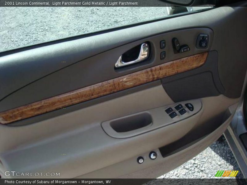 Light Parchment Gold Metallic / Light Parchment 2001 Lincoln Continental