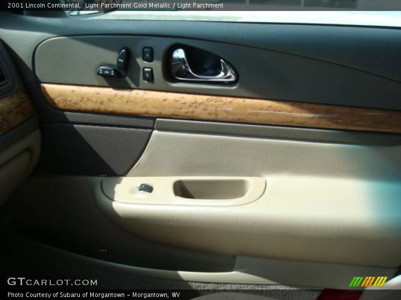 Light Parchment Gold Metallic / Light Parchment 2001 Lincoln Continental