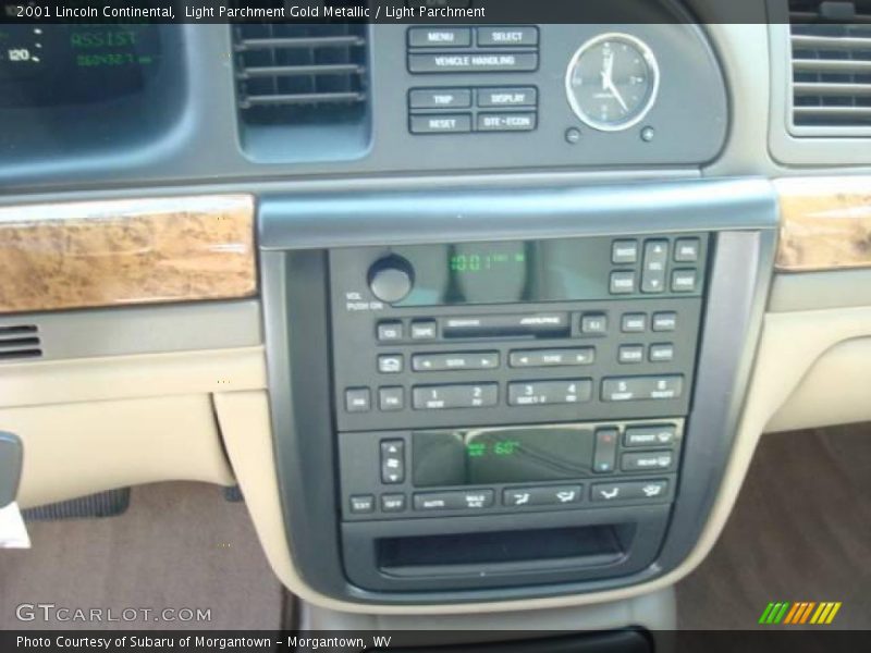Light Parchment Gold Metallic / Light Parchment 2001 Lincoln Continental