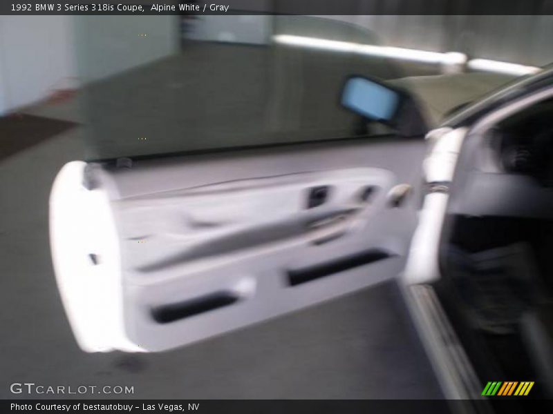Alpine White / Gray 1992 BMW 3 Series 318is Coupe